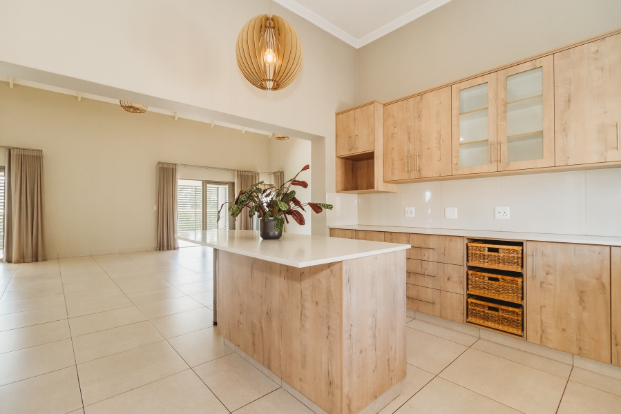 4 Bedroom Property for Sale in Kraaibosch Manor Western Cape